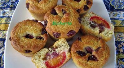 Muffin à la crème de calisson, prune et fraise