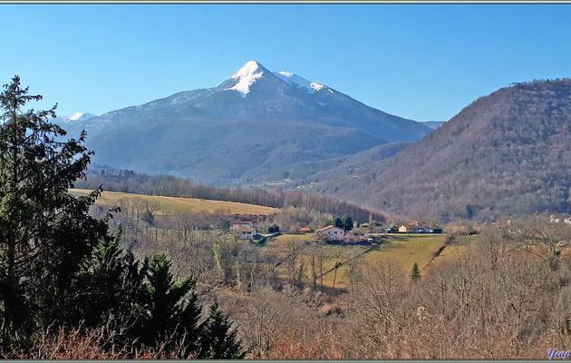 Le Pic de Cagire vu de Ech Sarrach (Aspet) et de Cazarilh (Razecueillé) - 31