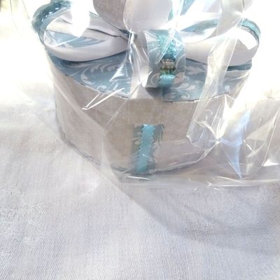 Boîte bleu ciel et sa carte assortie .