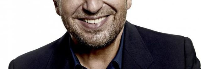 A 57 ans, Patrick Timsit se souvient d’un doulou­reux événe­ment qui a marqué son enfance et changé le cours de sa vie.