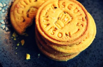Sablés ensoleillés {farine de maïs, parmesan, curcuma, cumin & fleur de sel}