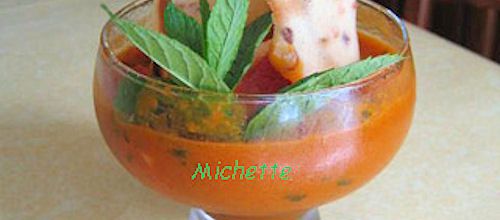 Soupe de pêche et abricot au miel, menthe, cannelle, tuile à la nougatine