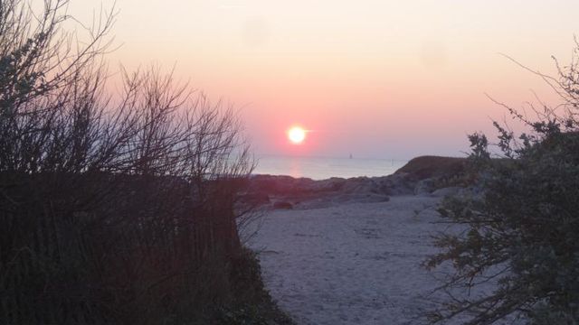 Coucher de soleil un soir glacial d'hiver