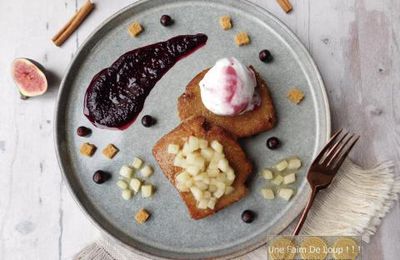 Pain d’épices perdu, poire pochée vanille & coulis cassis 