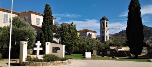 * Le mémorial de la 1ère DFL à l'Ile Rousse (Haute Corse)