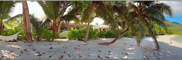 13/12/2021 : une splendide journée se profile. Petite mise en train avant de passer au petit-déjeuner par un tour sur la plage de La Belle Tortue - Silhouette Island - Seychelles