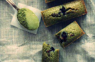 Financiers au thé matcha & aux fruits rouges 
