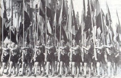 LES JEUNESSES HITLERIENNES 