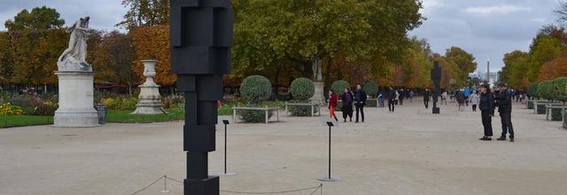 Jardin Des Tuileries : FIAC 2015 : "BIG SPIN" et "BIG LOOK" de Antony Gormley
