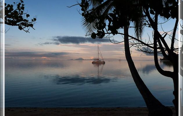 Lever du jour vu de la Baie d’Avea - Huahine - Polynésie française