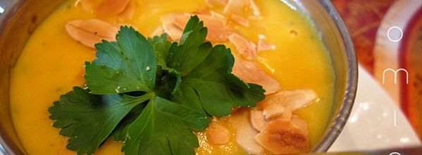 Velouté carottes, curry, coriandre