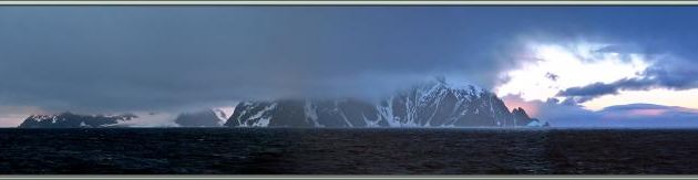 26 février 2013 : au bon endroit au bon moment pour saisir ces photos panoramiques avec ce quart d'heure inoubliable du lever du jour sur Elephant Island - South Shetland Islands