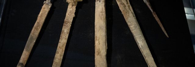 Quatre épées romaines quasi intactes découvertes près de la mer Morte - Terre Sainte