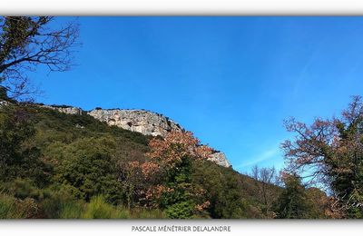 Le Mont Bouquet et les falaises de Seynes...