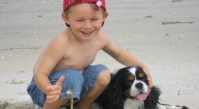 Oskar et louis à la plage
