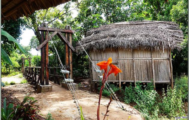 Le pont sur le fleuve d'Antanambe - Nosy Sakatia - Madagascar