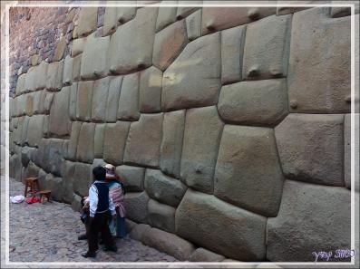 Vielles pierres dans la "Ruelle du Puma" - Cuzco - Pérou