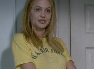 ➤ Extrait du livre MK concernant Angelina Jolie + extrait du film "Une vie volée" MÀJ 14/06