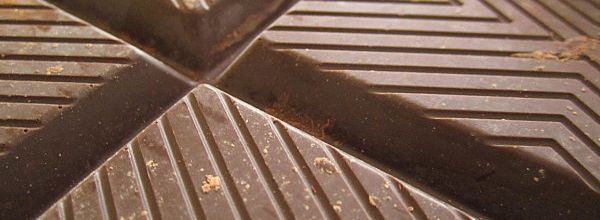 Tablette de chocolat aux amandes caramélisées