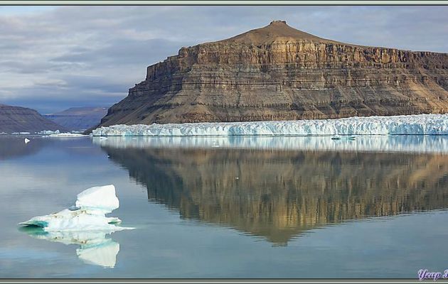 Reflets - Croker Bay - Devon Island - Nunavut - Canada