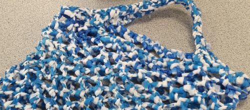Crochetage plastique en trois couleurs^^