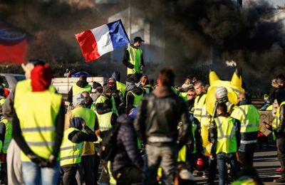 Macron, tous ces maux, c'est VOTRE faute ! (Jacques GUILLEMAIN, ex-officier de l’armée de l’Air) - L'apocalypse en jaune fluo