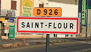 SAINT-FLOUR (Cantal) (1/2) .