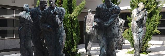 Esplanade de la Défense : Les Hommes de la Cité