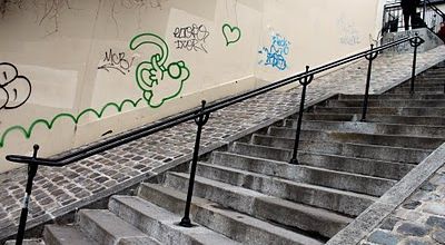 Il se répand dans Paris !