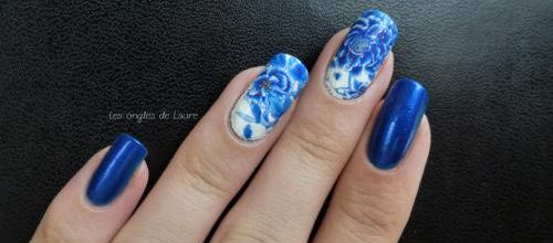 Nail art fleur bleue en waterdecal