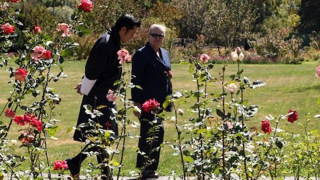 Jigme Khesar Namgyel Wangchuck reçoit