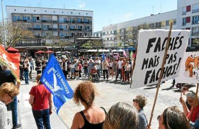 À Lorient, 300 personnes ont marché contre l’extrême droite   (LT.fr-16/04/22-17h06)