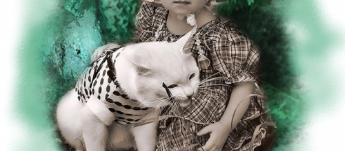 La fillette et son chat  .