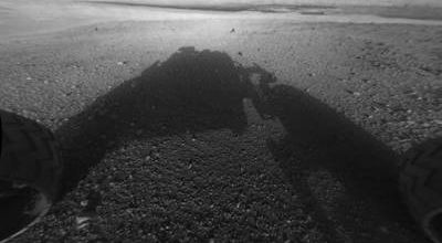 Curiosity, en phase de test, se prépare à explorer le cratère Gale