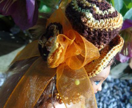 Barbie en robe au crochet :  La Chapelière