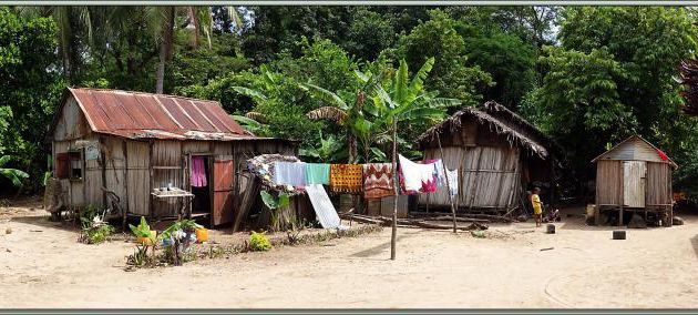 Retour de balade par le village d'Antanambe - Nosy Sakatia - Madagascar