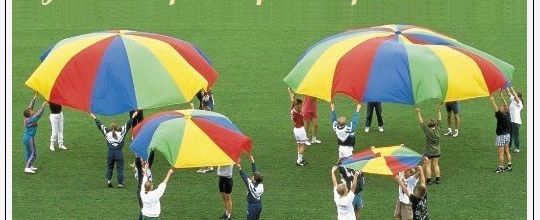 Jeux coopératifs avec le parachute