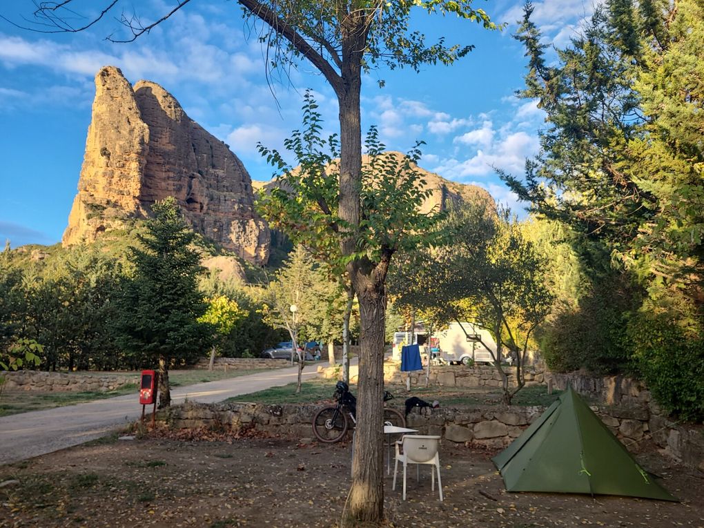 Vers  Los Mallos De Riglos et Aguero