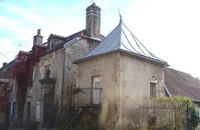 Il fut élevé à Dijon….