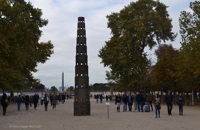 Jardin des Tuileries : FIAC 2016 : "Deci" de Pezo Von Ellrichshausen