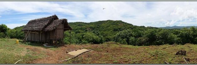 Sur les hauteurs d'Antanambe (ou Antanabe) : habitations - Nosy Sakatia - Madagascar
