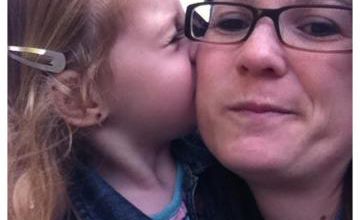 Maman comment elle s'appelle ta maman, elle est où ta maman ?