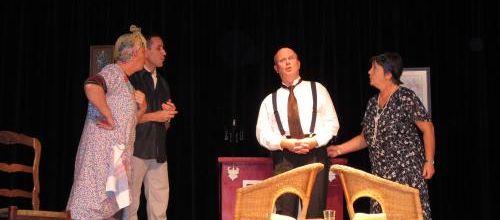 Cassis: Les ménages remués par les "Amis du théâtre"