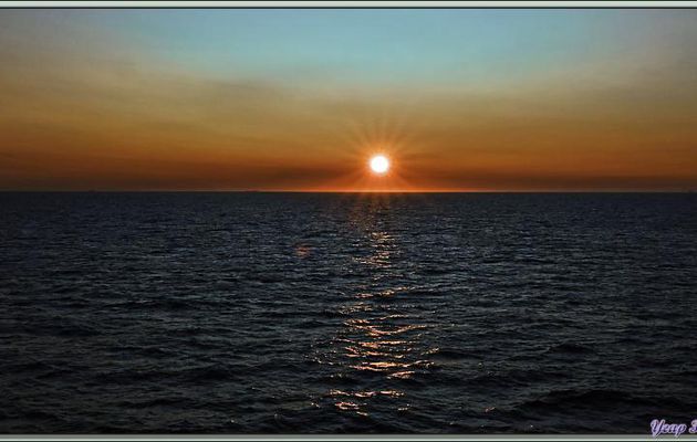 Soleil de minuit - Détroit de Davis - Entre Groenland et Nunavut