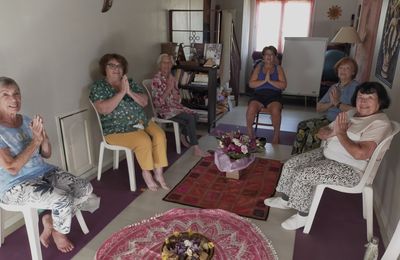 Yoga sur chaise : une fin de saison conviviale à Canta Vent