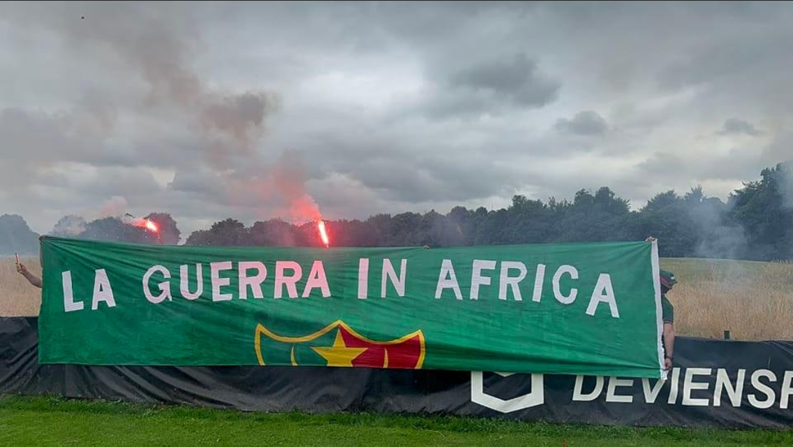 Les encouragements pour la ligue des Champions Africaine (match Blois-MCA 2-1)