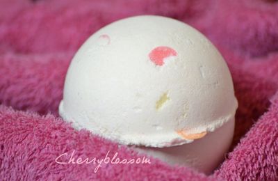 Un oeuf de dragon pour un bain pailleté !