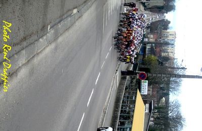 La course cycliste Troyes-Dijon est passée à Châtillon sur Seine..