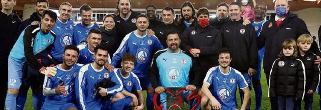 Les enfants princiers à un match de foot pour fightAids