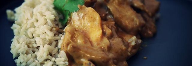 Poulet sauce satay {marinade au citron vert, sauce coco-cacahuètes}